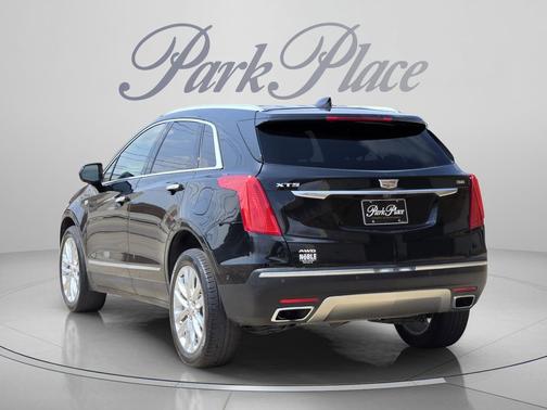 Black Metallic 2017 Cadillac XT5 Platinum