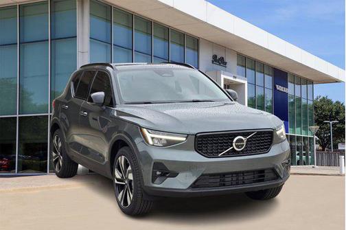 2026 Volvo XC40 Plus, B4 FWD Gas (mild hybrid), Dark
