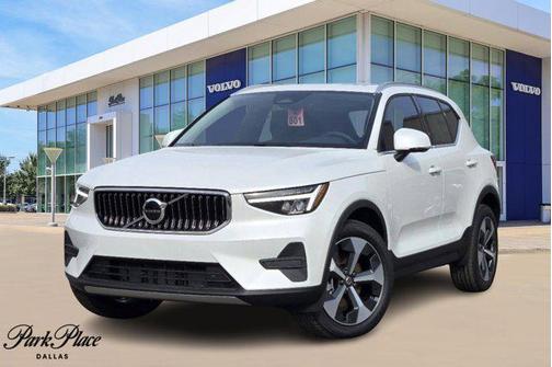 2025 Volvo XC40 B5 Core Bright Theme