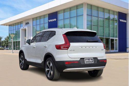 2025 Volvo XC40 B5 Core Bright Theme