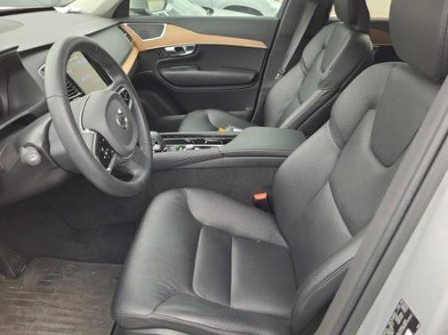 2023 Volvo XC90 B5 Plus