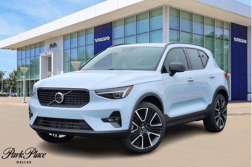 2025 Volvo XC40 B5 Ultra Dark Theme