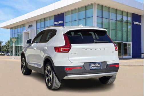 2025 Volvo XC40 B5 Plus Bright Theme