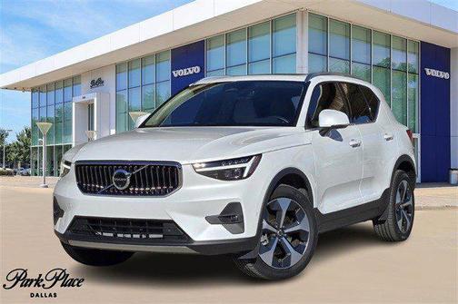 2025 Volvo XC40 B5 Plus Bright Theme