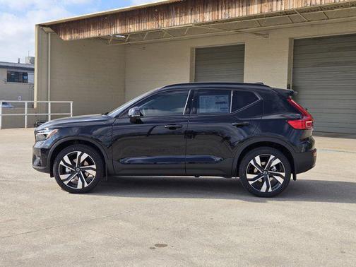 2026 Volvo XC40 Ultra, B5 AWD Gas (mild hybrid), Dark