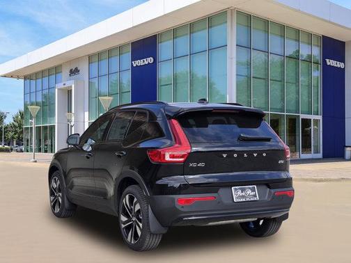 2026 Volvo XC40 Ultra, B5 AWD Gas (mild hybrid), Dark