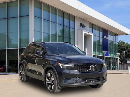 2026 Volvo XC40 Ultra, B5 AWD Gas (mild hybrid), Dark