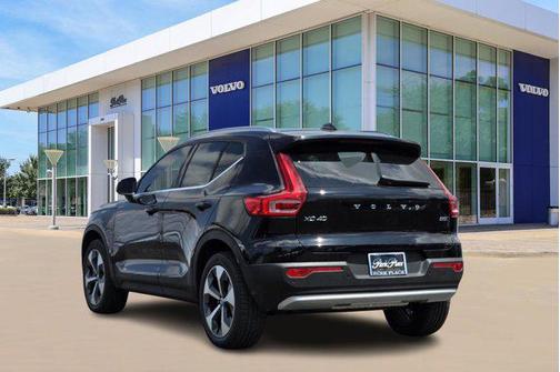 2025 Volvo XC40 B5 Core Bright Theme