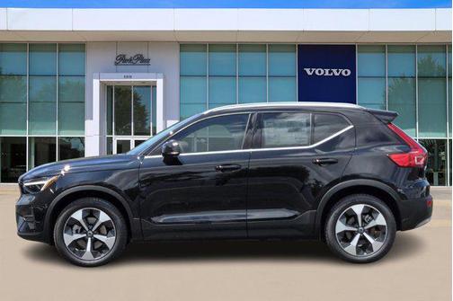 2025 Volvo XC40 B5 Core Bright Theme