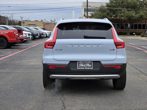 2025 Volvo XC40 B5 Ultra Bright Theme