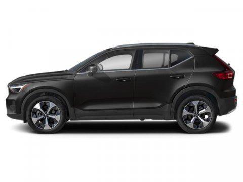 2025 Volvo XC40 B5 Ultra Bright Theme