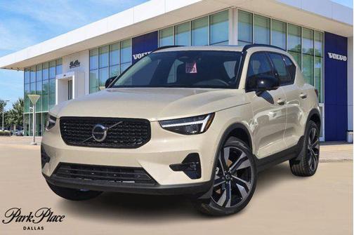 2025 Volvo XC40 B5 Ultra Dark Theme