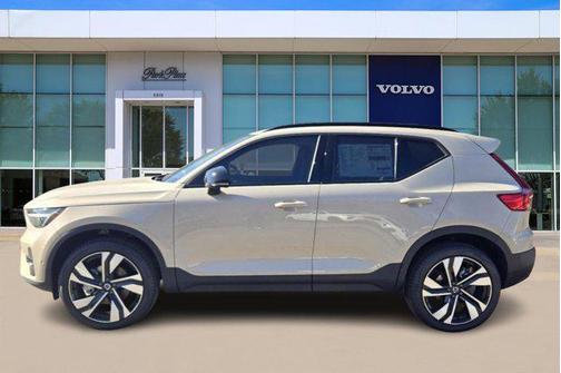 2025 Volvo XC40 B5 Ultra Dark Theme