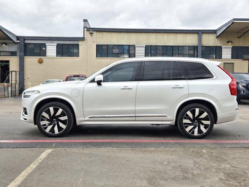 2023 Volvo XC90 Recharge Plug-In Hybrid T8 Ultimate Bright Theme 7-Seater