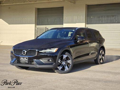 2023 Volvo V60 Cross Country B5 Plus