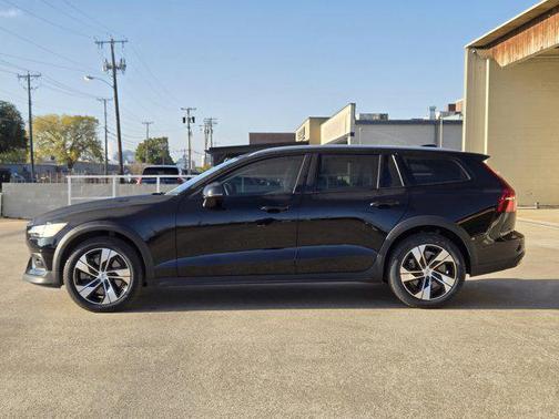 2023 Volvo V60 Cross Country B5 Plus