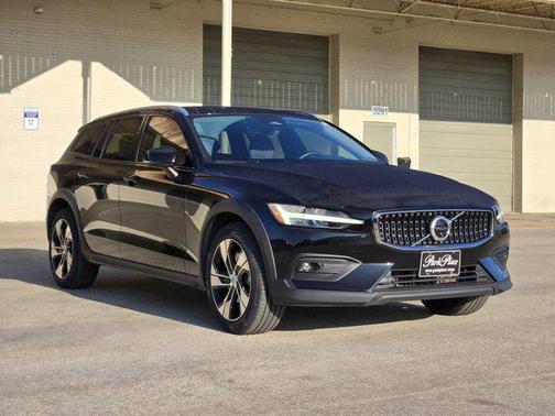 2023 Volvo V60 Cross Country B5 Plus
