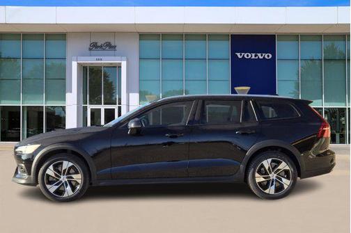 2023 Volvo V60 Cross Country B5 Plus