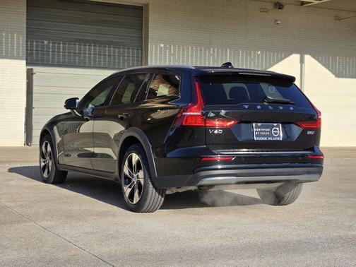 2023 Volvo V60 Cross Country B5 Plus