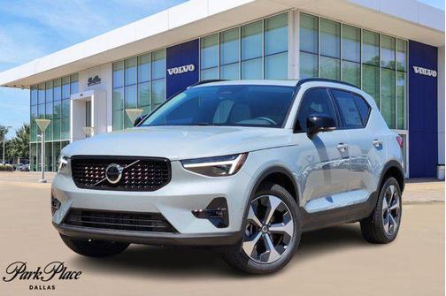 2025 Volvo XC40 B5 Plus Dark Theme