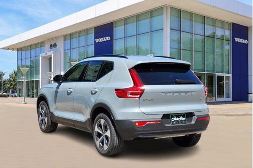 2025 Volvo XC40 B5 Plus Dark Theme