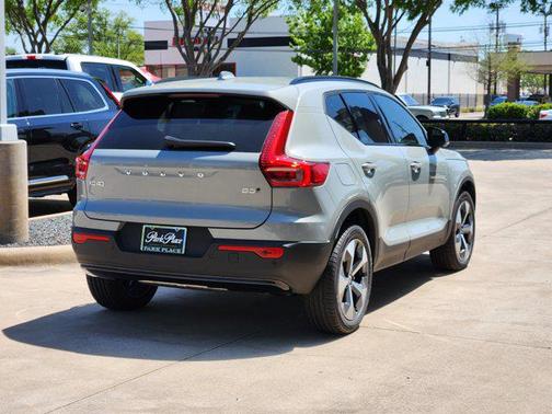 2025 Volvo XC40 B5 Plus Dark Theme