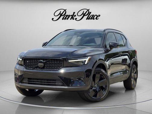 Onyx Black 2026 Volvo XC40 Black Edition Ultra, B5 AWD Gas (mild hybrid)