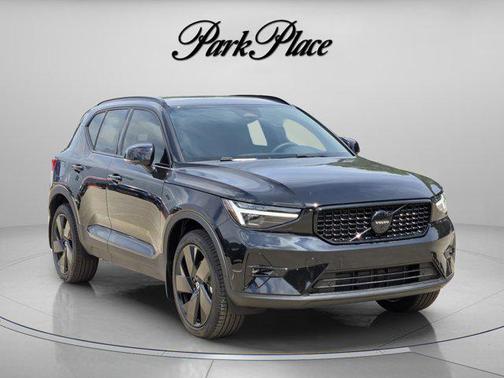 Onyx Black 2026 Volvo XC40 Black Edition Ultra, B5 AWD Gas (mild hybrid)