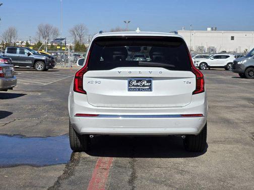 2025 Volvo XC90 Plug-In Hybrid T8 Ultra 6-Seater