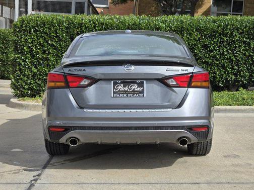 2022 Nissan Altima SR FWD