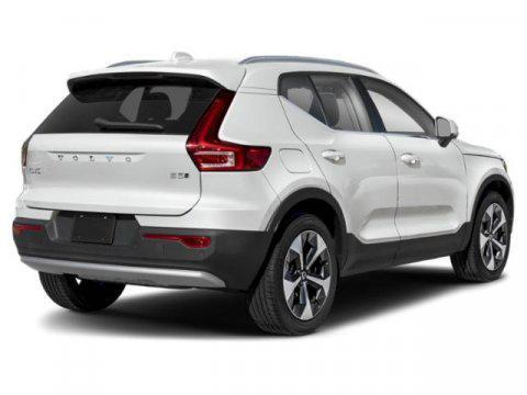2025 Volvo XC40 B5 Core Bright Theme