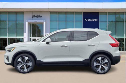 2025 Volvo XC40 B5 Core Bright Theme
