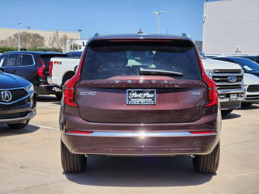 2025 Volvo XC90 B5 Core