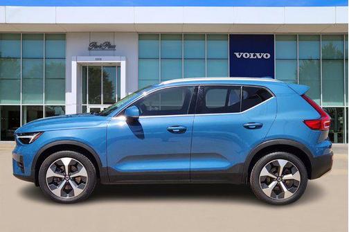 2025 Volvo XC40 B5 Plus Bright Theme