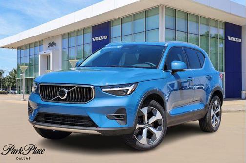 2025 Volvo XC40 B5 Plus Bright Theme