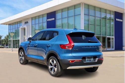2025 Volvo XC40 B5 Plus Bright Theme
