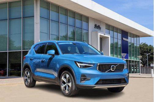 2025 Volvo XC40 B5 Plus Bright Theme