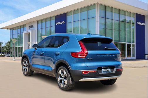 2025 Volvo XC40 B5 Plus Bright Theme