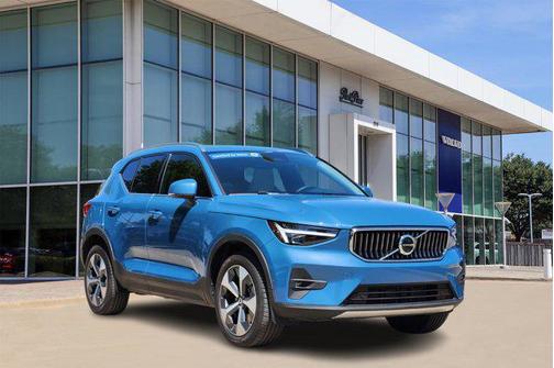 2025 Volvo XC40 B5 Plus Bright Theme