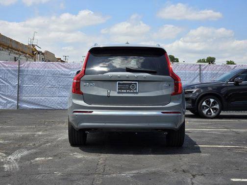 2025 Volvo XC90 B6 Plus 7-Seater
