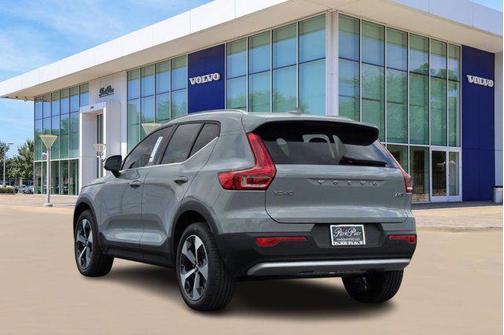 2025 Volvo XC40 B5 Plus Bright Theme