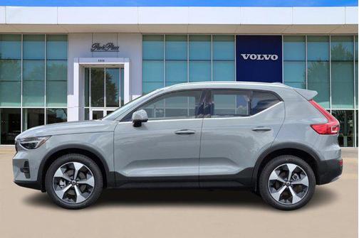 2025 Volvo XC40 B5 Plus Bright Theme
