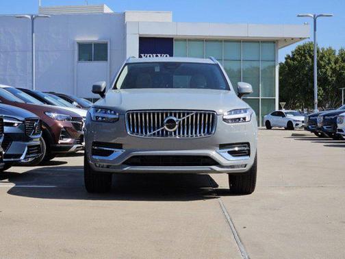 2025 Volvo XC90 B6 Plus 7-Seater