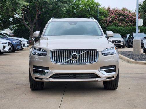 2025 Volvo XC90 Plug-In Hybrid Plus