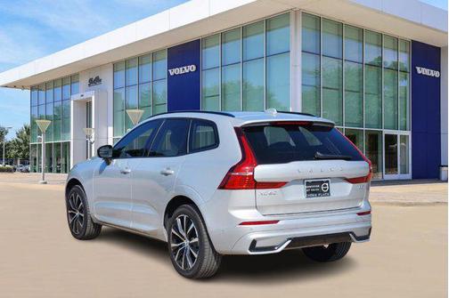 2023 Volvo XC60 B5 Plus Dark Theme