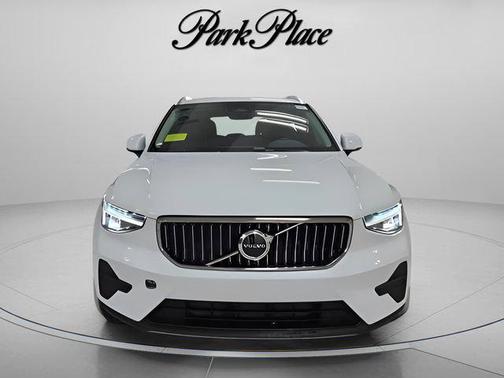Crystal White Pearl 2025 Volvo XC40 B5 Core Bright Theme