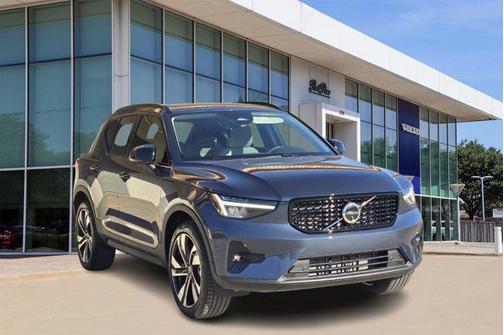 2026 Volvo XC40 B4 Plus