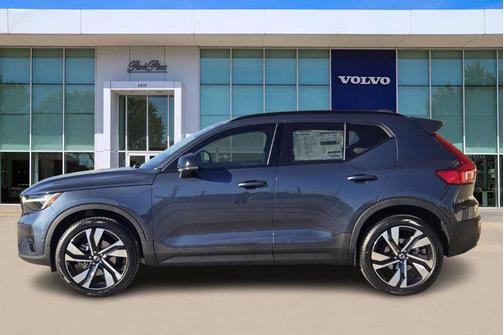 2026 Volvo XC40 B4 Plus