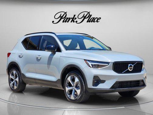 Vapour Grey Metallic 2026 Volvo XC40 Plus, B5 AWD Gas (mild hybrid), Dark
