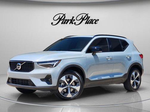 Vapour Grey Metallic 2026 Volvo XC40 Plus, B5 AWD Gas (mild hybrid), Dark